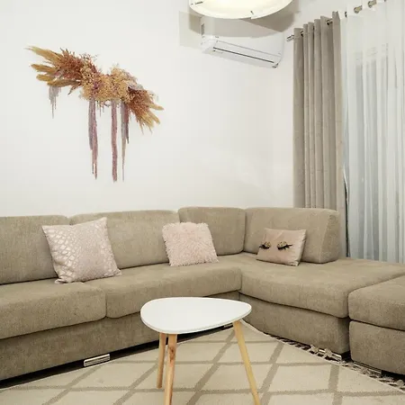 Dor Apartment *